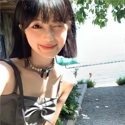 碧窗艳影